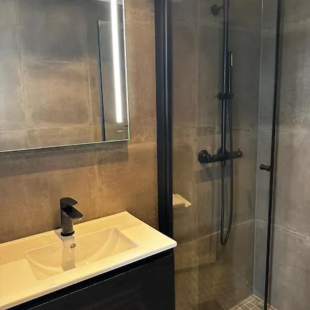 ゲストハウス With Parking 3*