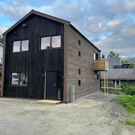 With Parking ゲストハウス