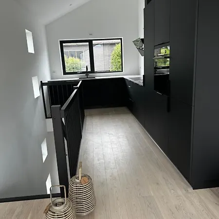 With Parking Vendégház